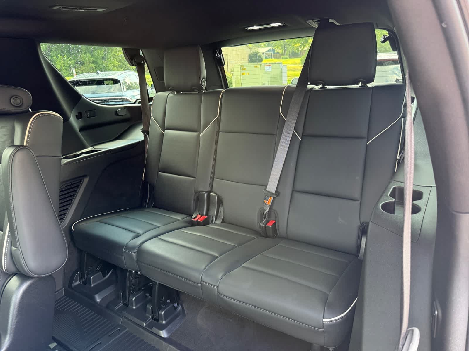 Used 2022 Cadillac Escalade Premium Luxury w/ Performance Package AWD/4WD image 12