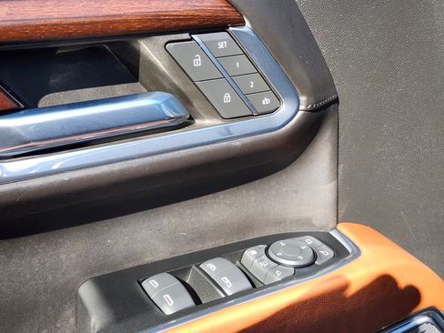 Used 2024 GMC Sierra 2500 Denali Ultimate image 17