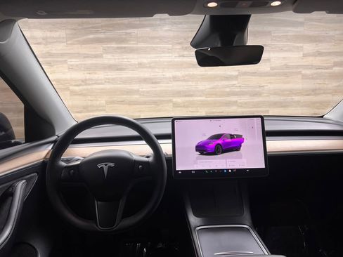 Used 2024 Tesla Model Y Long Range AWD/4WD image 2