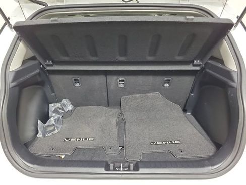 Used 2024 Hyundai Venue SEL FWD image 10