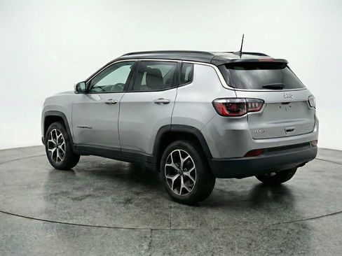 Used 2025 Jeep Compass Limited image 6