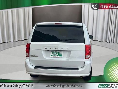 Used 2019 Dodge Grand Caravan SE image 4