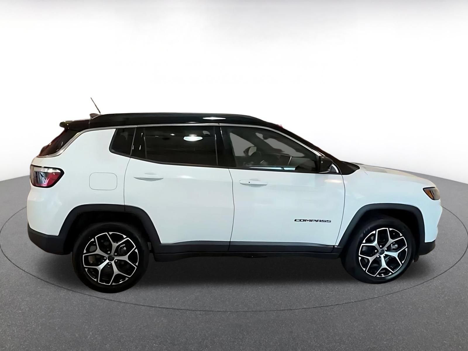 Used 2025 Jeep Compass Limited AWD/4WD image 15