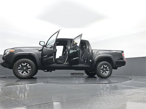 Used 2023 Toyota Tacoma TRD Off-Road w/ Technology Package image 32