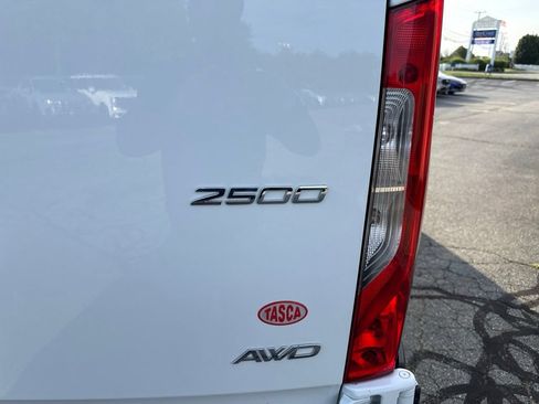 Used 2024 Mercedes-Benz Sprinter 2500 image 14