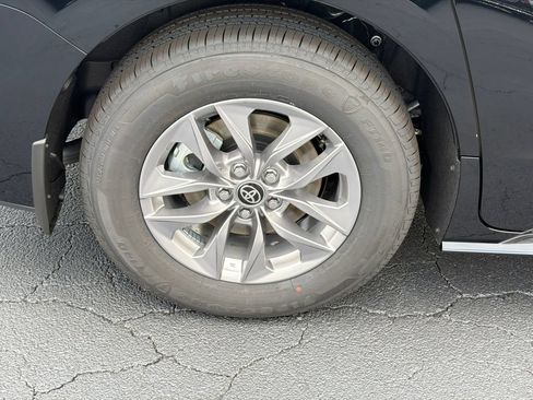 New 2026 Toyota Sienna XLE FWD image 23