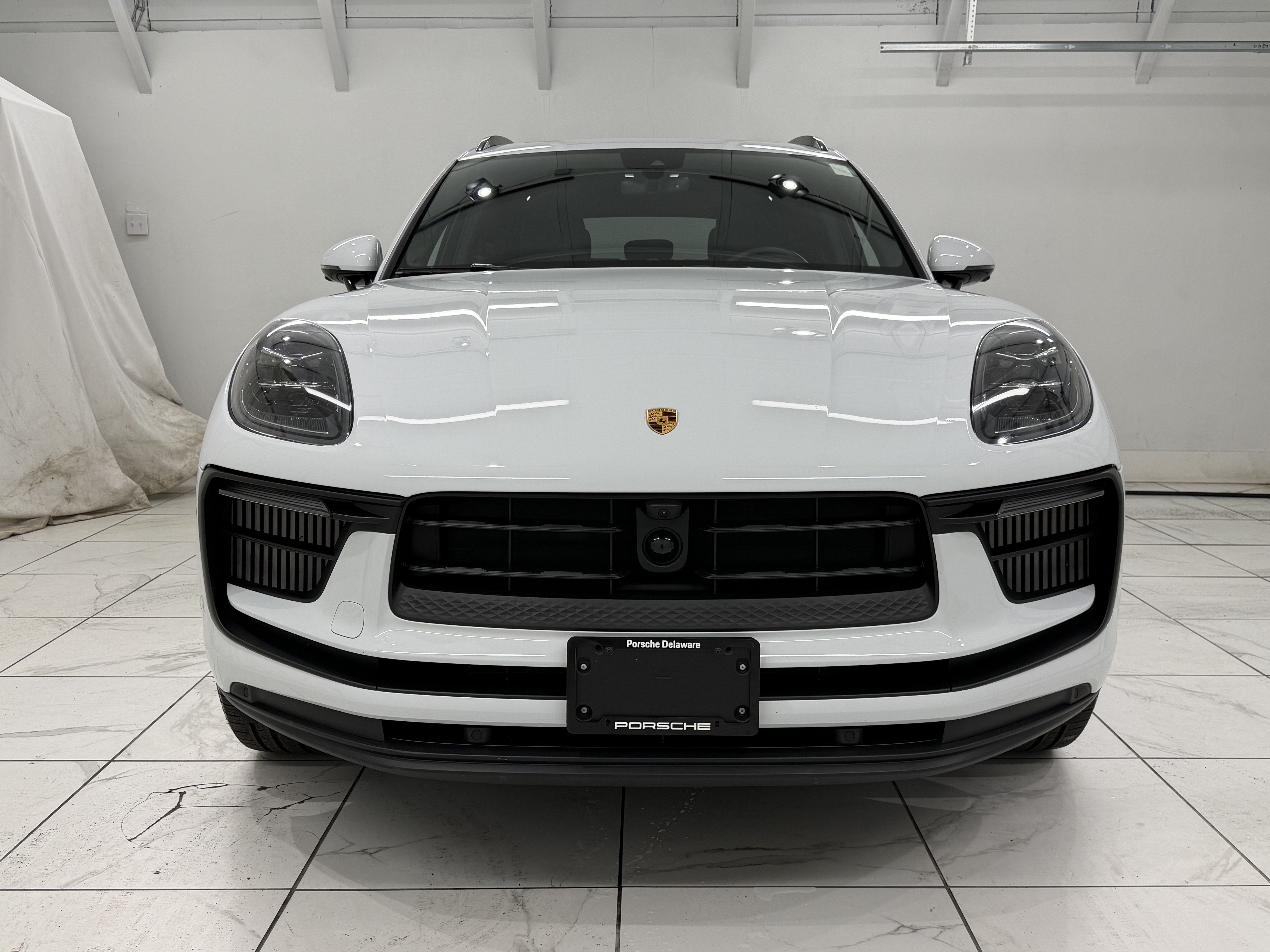 Certified 2024 Porsche Macan S AWD/4WD image 9
