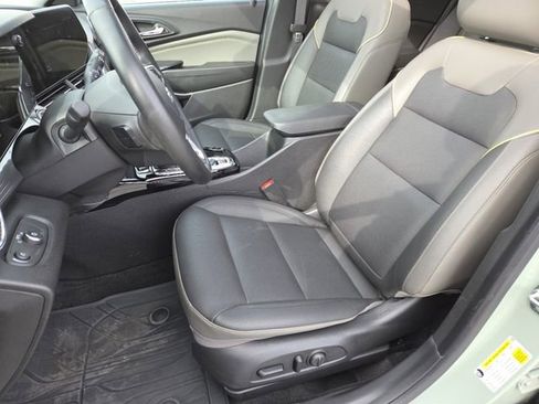 Certified 2024 Chevrolet Trax ACTIV w/ Sunroof Package image 33