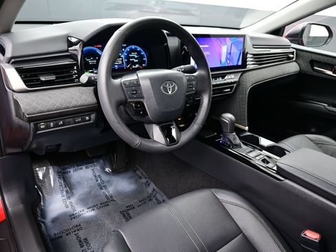 Used 2026 Toyota Camry XLE AWD/4WD image 13