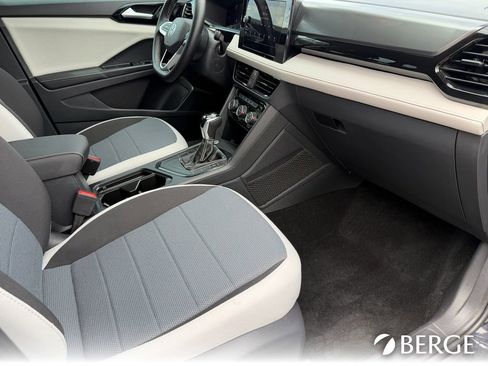 Used 2025 Volkswagen Taos S FWD image 14