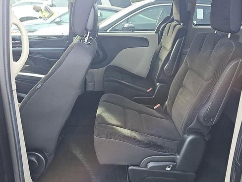 Used 2018 Dodge Grand Caravan SE FWD image 11