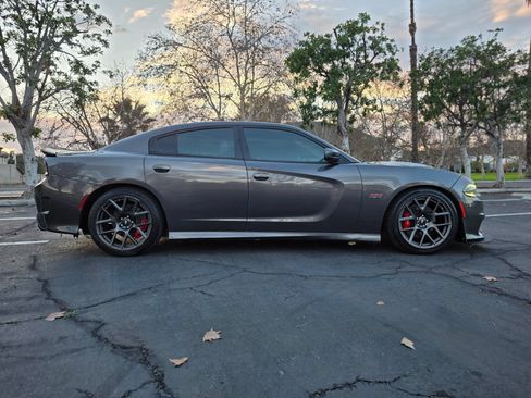 Used 2017 Dodge Charger R/T Scat Pack RWD image 3