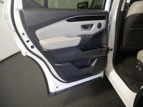 Used 2023 Honda Pilot EX-L image 11