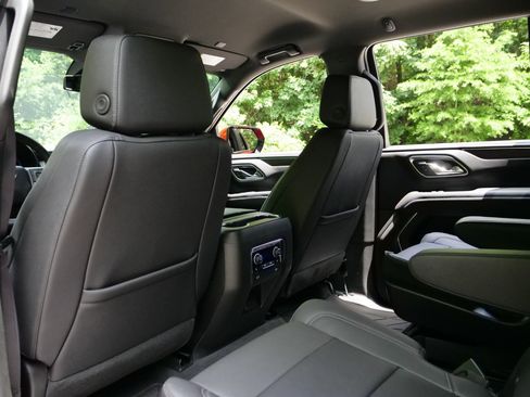 Used 2023 Chevrolet Tahoe Z71 w/ Luxury Package AWD/4WD image 26