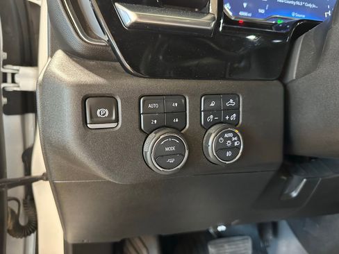 Used 2024 Chevrolet Silverado 2500 LT w/ Safety Package image 31