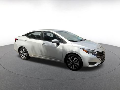Used 2025 Nissan Versa SV FWD image 2