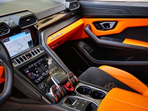 Used 2022 Lamborghini Urus image 12