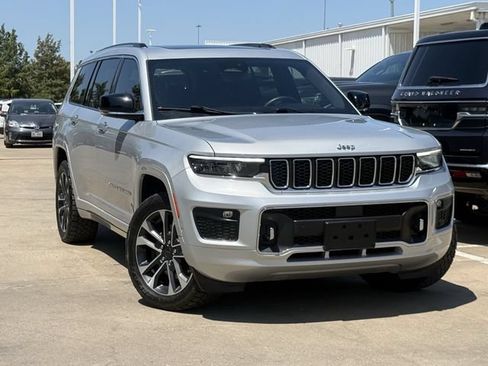 Used 2021 Jeep Grand Cherokee L Overland w/ Luxury Tech Group IV AWD/4WD image 2