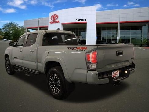Used 2022 Toyota Tacoma TRD Sport w/ TRD Premium Sport Package AWD/4WD image 4