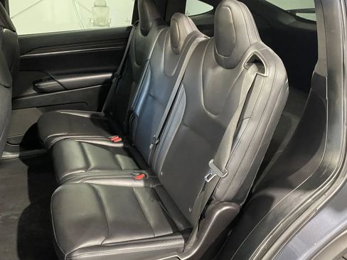 Used 2022 Tesla Model X image 9