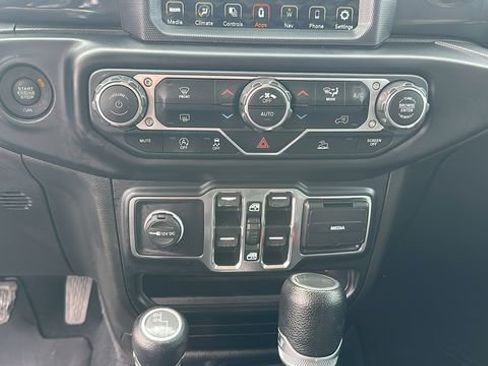 Used 2022 Jeep Gladiator Sport image 18