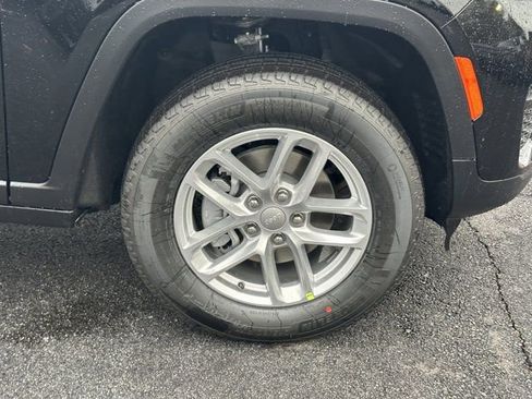 New 2025 Jeep Grand Cherokee Laredo image 14