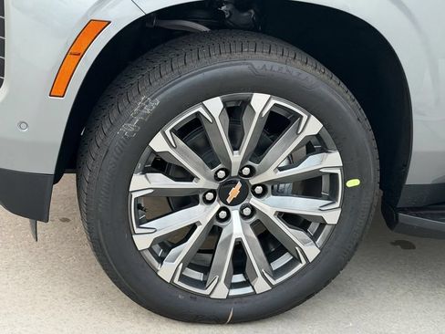 Used 2026 Chevrolet Suburban High Country w/ Sun And Tow Package RWD image 4