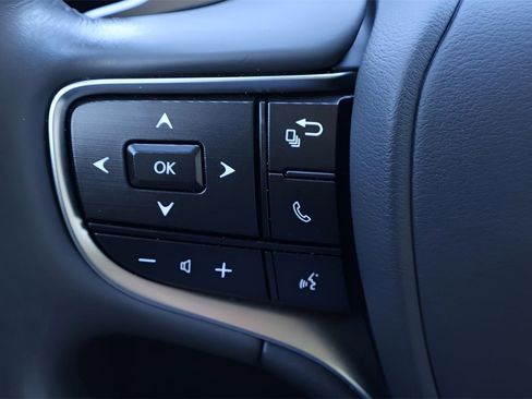 Used 2022 Lexus ES 300h w/ Luxury Package image 20