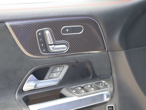Used 2023 Mercedes-Benz GLB 250 4MATIC image 22