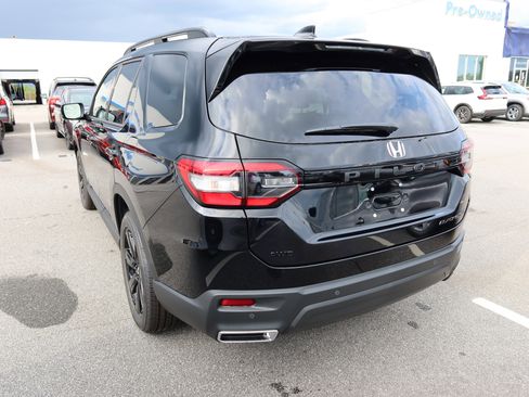 New 2025 Honda Pilot Black Edition image 3