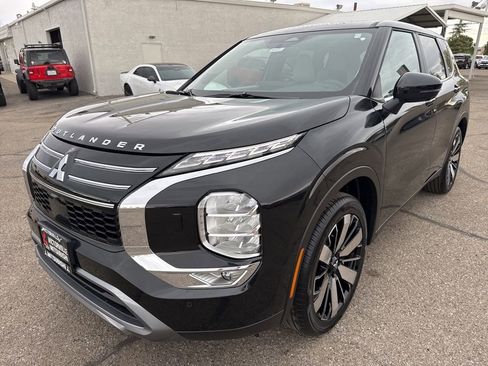 New 2025 Mitsubishi Outlander SE image 3