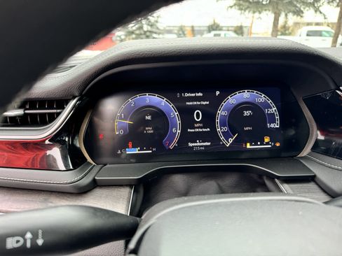 New 2023 Jeep Grand Cherokee Limited w/ Luxury Tech Group II image 13