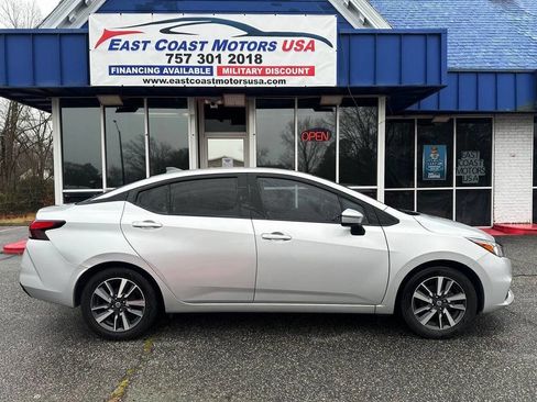 Used 2021 Nissan Versa SV image 2