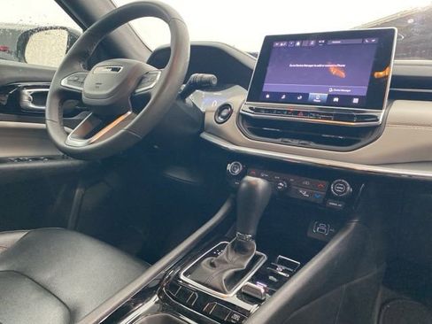 Used 2024 Jeep Compass Limited image 7