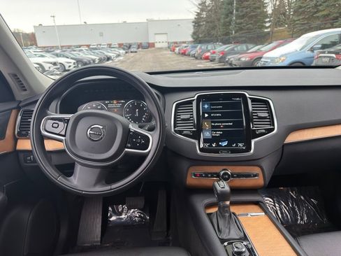 Used 2022 Volvo XC90 T6 Momentum w/ Advanced Package image 16