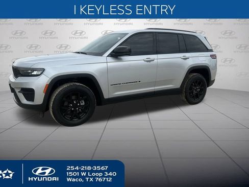 Used 2024 Jeep Grand Cherokee Altitude image 15