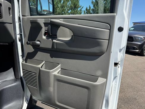 Used 2007 Chevrolet Express 1500 Passenger RWD image 19