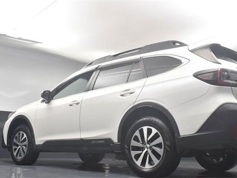 Used 2020 Subaru Outback Premium image 32