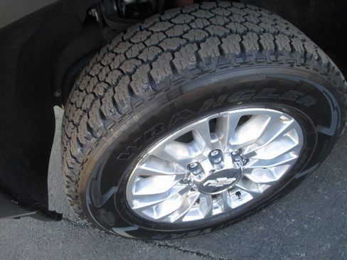 Used 2020 Chevrolet Silverado 3500 High Country w/ Z71 Off-Road Package image 13