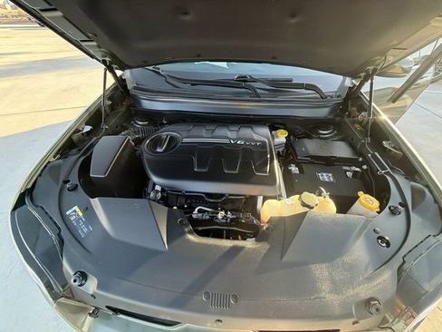 Used 2019 Jeep Cherokee Latitude Plus w/ Comfort/Convenience Group FWD image 34