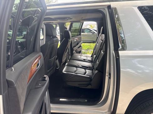 Used 2018 Cadillac Escalade ESV Luxury RWD image 23