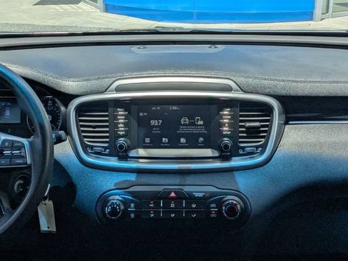 Used 2020 Kia Sorento AWD V6 image 18