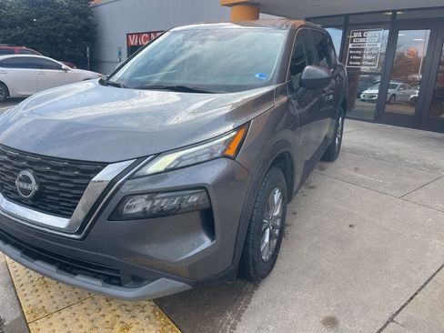 Used 2023 Nissan Rogue S image 8