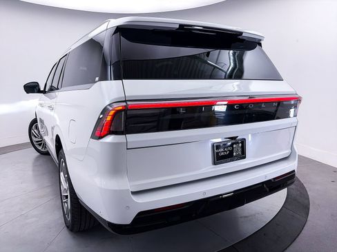 Used 2025 Lincoln Navigator L Reserve AWD/4WD image 11
