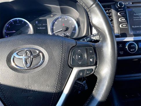 Used 2019 Toyota Highlander LE image 16