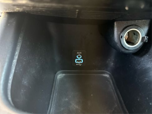 Used 2019 Dodge Journey SE w/ Connectivity Group FWD image 17