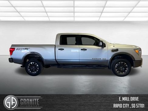 Used 2018 Nissan Titan PRO-4X w/ Pro-4x Convenience Package AWD/4WD image 7