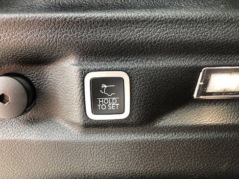 Used 2022 Jeep Grand Cherokee L Laredo image 12