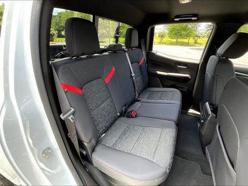 Used 2024 Chevrolet Colorado Z71 w/ Z71 Convenience Package 2 image 27