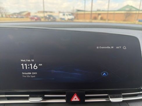 Used 2023 Hyundai Elantra Limited w/ Preferred Accessory Package image 16